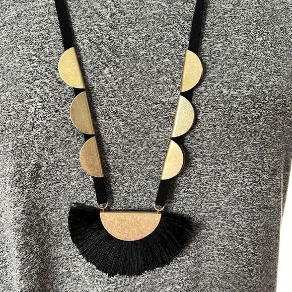 Fan Tassel Necklace Adjustable Length - Picture 3 of 8